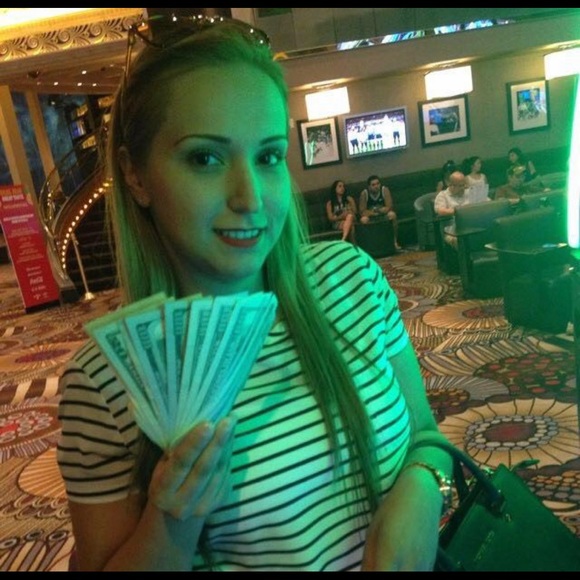 Meet your Posher, Lupita - Picture 2 of 3